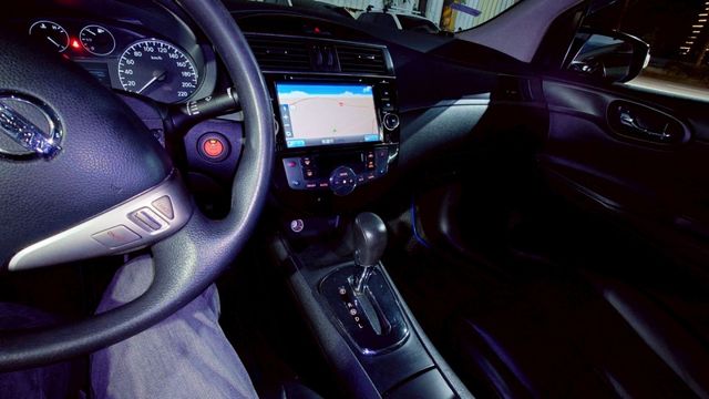 實車實價!原廠IKEY 定速 恆溫 17吋鋁圈 影音螢幕 HUD 前距雷達 AUTO大燈 LED日行燈 空力套件  第6張相片