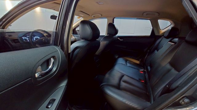 實車實價!原廠IKEY 定速 恆溫 17吋鋁圈 影音螢幕 HUD 前距雷達 AUTO大燈 LED日行燈 空力套件  第7張相片