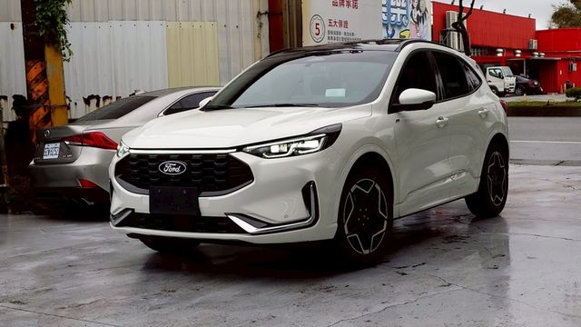 ACC B&O 電動尾門 全景式電動天窗 13.2 吋螢幕 雙區恆溫 HUD  第1張相片