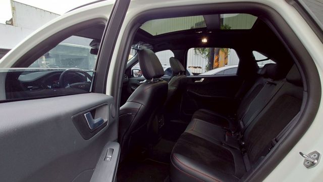 ACC B&O 電動尾門 全景式電動天窗 13.2 吋螢幕 雙區恆溫 HUD  第11張相片