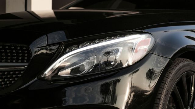 僅跑八萬KM 改夜色套件 腳踢電尾門 氣氛燈 IKEY 19吋鋁圈 全景天窗  第3張相片