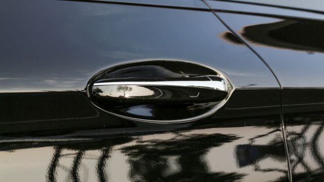 僅跑八萬KM 改夜色套件 腳踢電尾門 氣氛燈 IKEY 19吋鋁圈 全景天窗  第5張相片