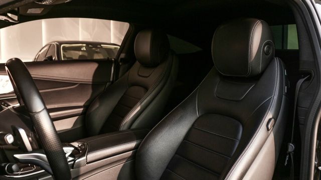 僅跑八萬KM 改夜色套件 腳踢電尾門 氣氛燈 IKEY 19吋鋁圈 全景天窗  第9張相片