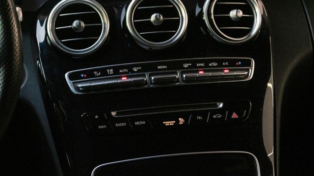 僅跑八萬KM 改夜色套件 腳踢電尾門 氣氛燈 IKEY 19吋鋁圈 全景天窗  第11張相片