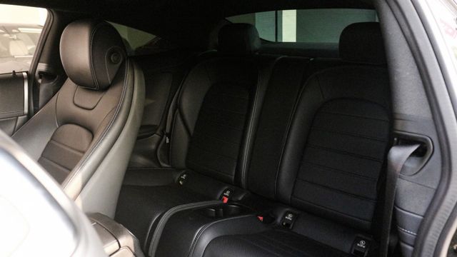 僅跑八萬KM 改夜色套件 腳踢電尾門 氣氛燈 IKEY 19吋鋁圈 全景天窗  第14張相片