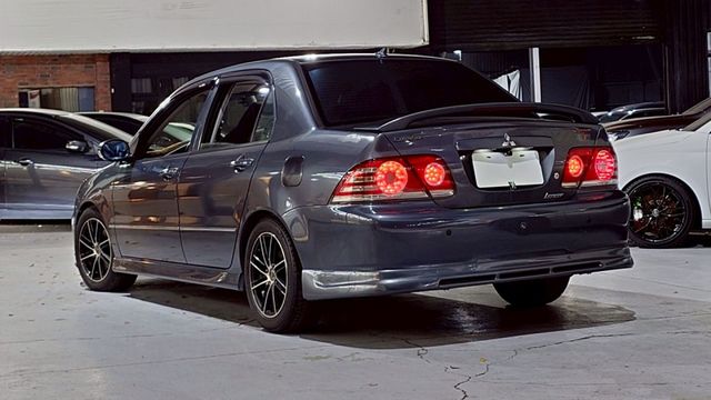 前後.下巴.側裙 可調避震 15吋鋁圈 LED大燈 電子後照鏡 JVC音響主機 藍芽 黑灰賽車椅 ABS  第2張相片