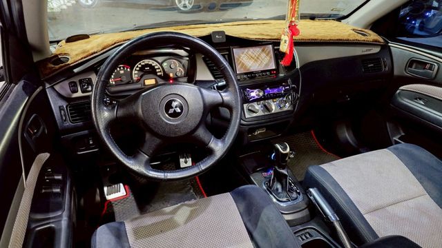 前後.下巴.側裙 可調避震 15吋鋁圈 LED大燈 電子後照鏡 JVC音響主機 藍芽 黑灰賽車椅 ABS  第4張相片