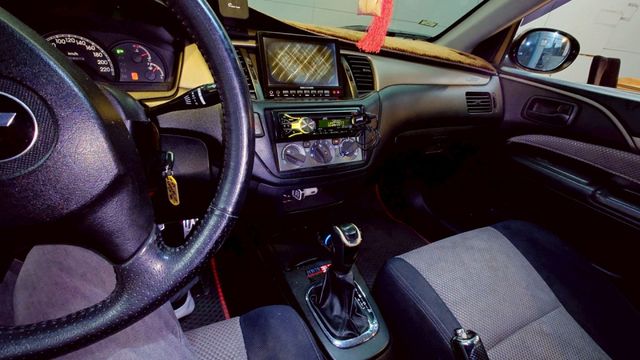 前後.下巴.側裙 可調避震 15吋鋁圈 LED大燈 電子後照鏡 JVC音響主機 藍芽 黑灰賽車椅 ABS  第6張相片