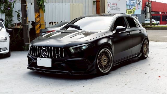 全車TAKD乾碳空力套件 乾碳引擎蓋 乾碳內飾板 乾碳尾翼 乾碳後視鏡 賓士香氛套件 原廠新款碳纖維蜻蜓方向盤 U88  第1張相片