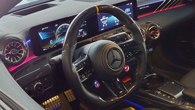 全車TAKD乾碳空力套件 乾碳引擎蓋 乾碳內飾板 乾碳尾翼 乾碳後視鏡 賓士香氛套件 原廠新款碳纖維蜻蜓方向盤 U88  第4張相片