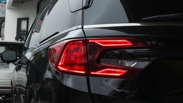 Odyssey 盲點  ikey  電動尾門  天窗  快撥  摸門  定速  車偏  ACC跟車  第5張相片