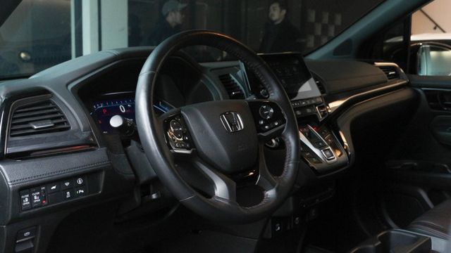 Odyssey 盲點  ikey  電動尾門  天窗  快撥  摸門  定速  車偏  ACC跟車  第7張相片