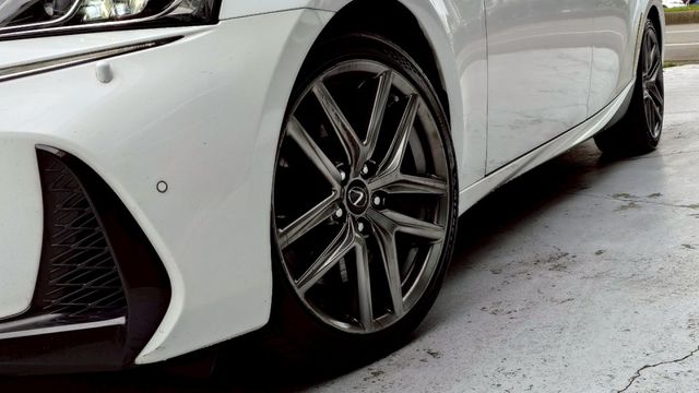 小改款三眼LED  ACC  F空力套件  18吋鋁圈  F儀錶板  雙前電動電熱通風椅  多功能方向盤  IKEY全  第3張相片