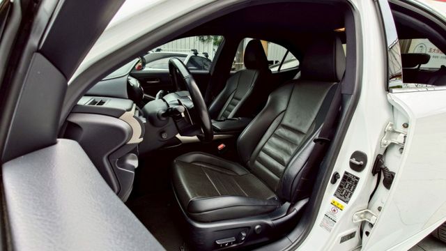 小改款三眼LED  ACC  F空力套件  18吋鋁圈  F儀錶板  雙前電動電熱通風椅  多功能方向盤  IKEY全  第5張相片