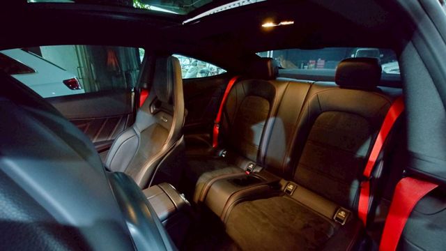 實車實價!C43雙門 五鍵23P跟車 賽車椅 360環景 抬顯 跑排 有改裝  第9張相片