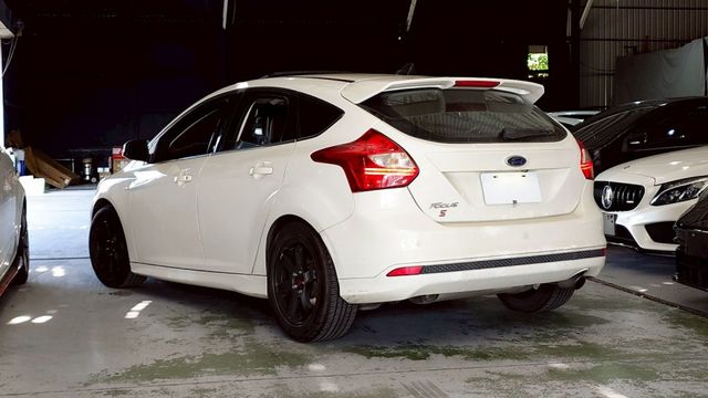 改鋁圈 避震 安卓機 導航 倒車顯影 魚眼 LED燈組 天窗 自動停車  第2張相片