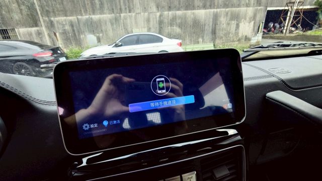 G63 實車實價!ACC  盲點偵測 20吋鋁圈 天窗 電熱通風椅 黑白內裝  第9張相片