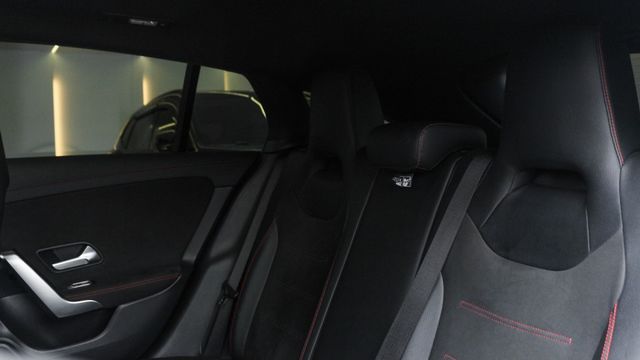 CLA250 IKEY全  19吋鋁圈  腳踢電尾門  全景天窗  雙舒適座椅  盲點偵測  360環景  AA+CP  第15張相片