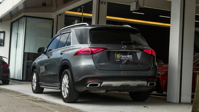 GLE300D 實車實價!KEYGO 氣氛燈 雙舒適電動椅 23P跟車 電尾門 盲點偵測  第2張相片