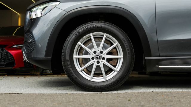 GLE300D 實車實價!KEYGO 氣氛燈 雙舒適電動椅 23P跟車 電尾門 盲點偵測  第5張相片