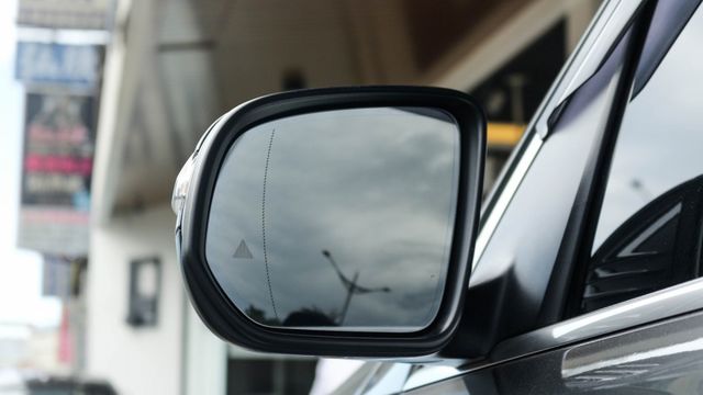 GLE300D 實車實價!KEYGO 氣氛燈 雙舒適電動椅 23P跟車 電尾門 盲點偵測  第6張相片