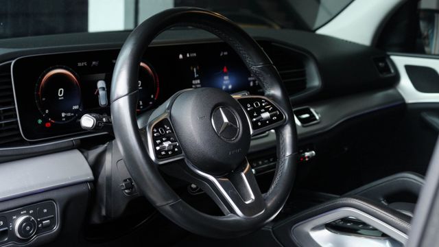 GLE300D 實車實價!KEYGO 氣氛燈 雙舒適電動椅 23P跟車 電尾門 盲點偵測  第9張相片