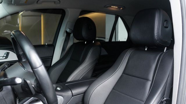 GLE300D 實車實價!KEYGO 氣氛燈 雙舒適電動椅 23P跟車 電尾門 盲點偵測  第10張相片