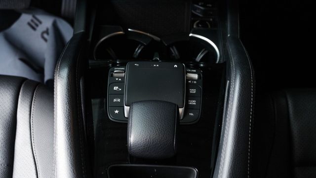 GLE300D 實車實價!KEYGO 氣氛燈 雙舒適電動椅 23P跟車 電尾門 盲點偵測  第14張相片