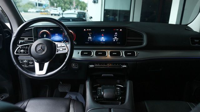 GLE300D 實車實價!KEYGO 氣氛燈 雙舒適電動椅 23P跟車 電尾門 盲點偵測  第15張相片
