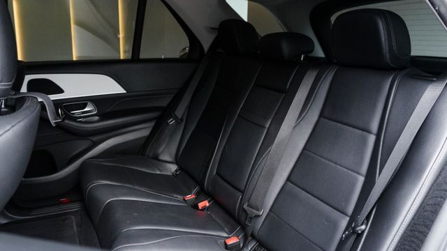 GLE300D 實車實價!KEYGO 氣氛燈 雙舒適電動椅 23P跟車 電尾門 盲點偵測  第16張相片