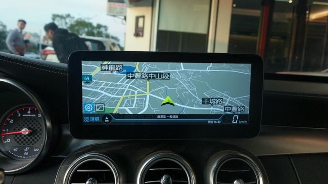 VVS全段閥門 19吋D2鋁圈 氣氛燈 安卓ZLINK 新款頭尾燈 IKEY全  全景天窗 盲點偵測  第9張相片