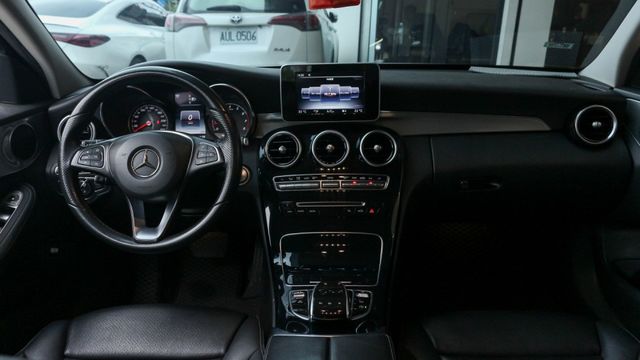 實車實價!C200 總代理  第13張相片