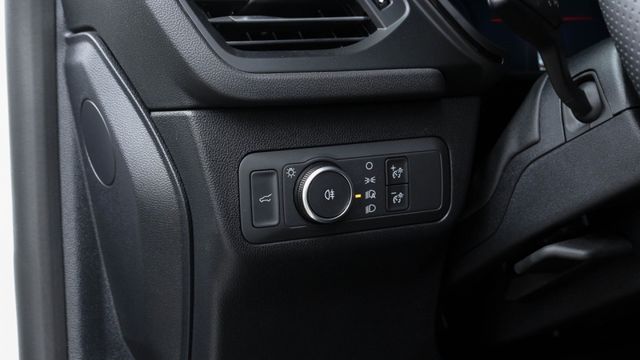 ACC B&O 電動尾門 全景式電動天窗 13.2 吋螢幕 雙區恆溫 HUD  第7張相片