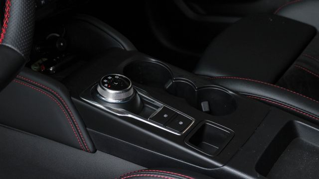 ACC B&O 電動尾門 全景式電動天窗 13.2 吋螢幕 雙區恆溫 HUD  第16張相片