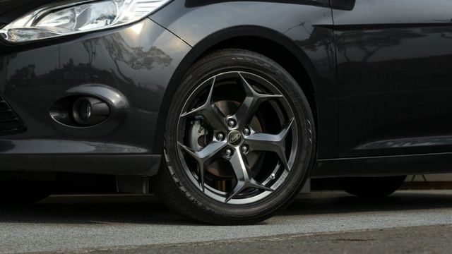 改裝 鋁圈  排氣管 安卓AA+CP 導航 倒車顯影 頂級版17吋鋁圈 尾翼  第4張相片