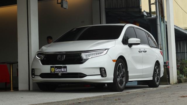 ACC 智慧跟車  道置中輔助  盲點偵測  倒車顯影  通風/加熱椅 IKEY  天窗 黑內裝 電尾門 雙電滑  第1張相片