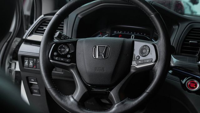 ACC 智慧跟車  道置中輔助  盲點偵測  倒車顯影  通風/加熱椅 IKEY  天窗 黑內裝 電尾門 雙電滑  第7張相片