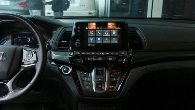Odyssey 盲點  ikey  電動尾門  天窗  快撥  摸門  定速  車偏  ACC跟車  第9張相片