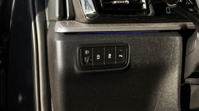 實車實價!雙電滑門 ACC LED貫穿尾燈 全景雙天窗 換檔快撥 電尾門  第7張相片