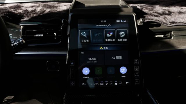 實車實價!雙電滑門 ACC LED貫穿尾燈 全景雙天窗 換檔快撥 電尾門  第10張相片