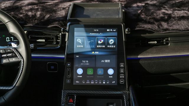 實車實價!雙電滑門 ACC LED貫穿尾燈 全景雙天窗 換檔快撥 電尾門  第11張相片