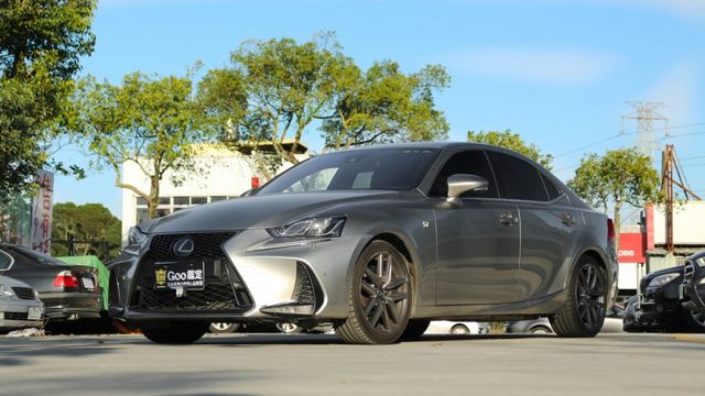 IS300 F Navi 天窗 車道偏離警示系統   車道變換輔助系統   ACC主動跟車系統   AEB自動緊急煞車系  第1張相片