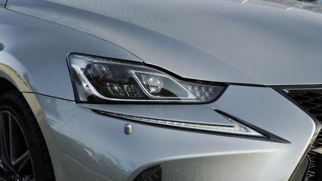 IS300 F Navi 天窗 車道偏離警示系統   車道變換輔助系統   ACC主動跟車系統   AEB自動緊急煞車系  第5張相片