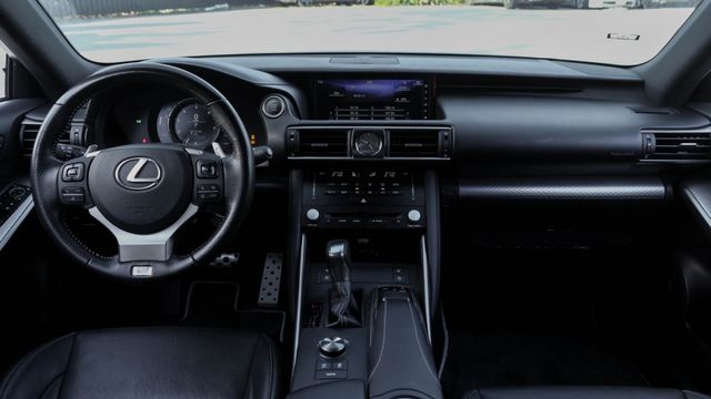 IS300 F Navi 天窗 車道偏離警示系統   車道變換輔助系統   ACC主動跟車系統   AEB自動緊急煞車系  第14張相片