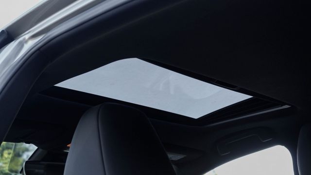IS300 F Navi 天窗 車道偏離警示系統   車道變換輔助系統   ACC主動跟車系統   AEB自動緊急煞車系  第15張相片