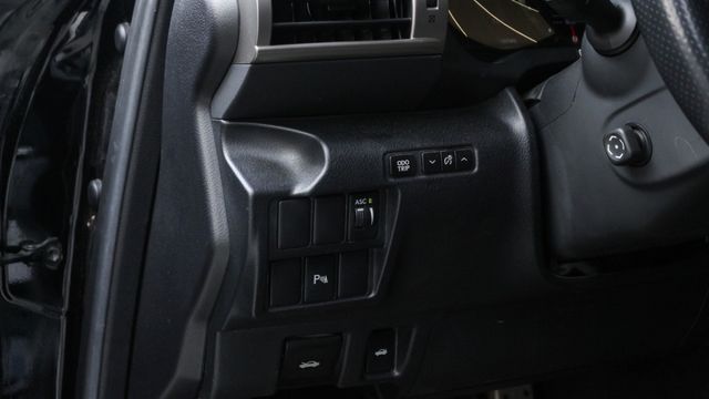 實車實價!LED尾燈  空力套件  方向盤快控鍵   換檔撥片   方向盤電動調整   恆溫空調   分區溫控  第6張相片