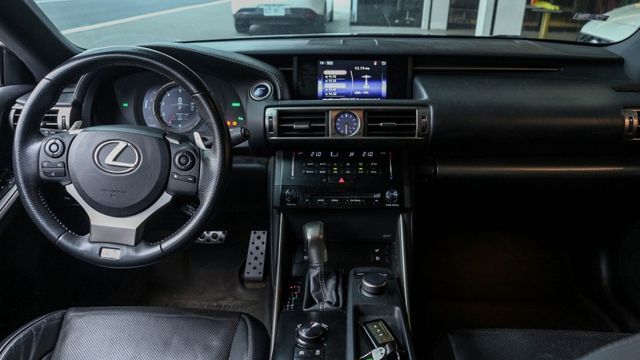 實車實價!LED尾燈  空力套件  方向盤快控鍵   換檔撥片   方向盤電動調整   恆溫空調   分區溫控  第9張相片