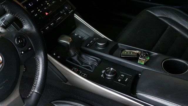 實車實價!LED尾燈  空力套件  方向盤快控鍵   換檔撥片   方向盤電動調整   恆溫空調   分區溫控  第10張相片