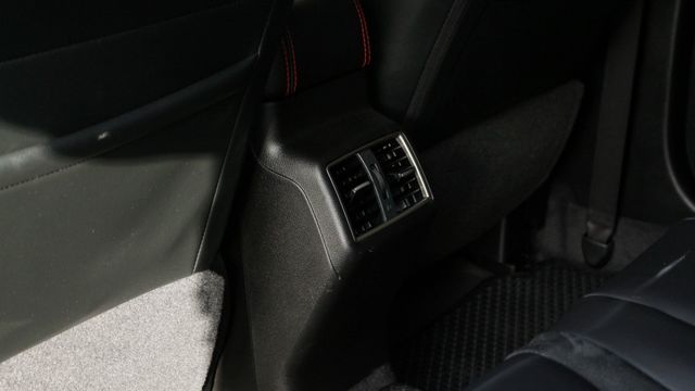 U6 Neo ikey全 電尾 360環景轉向畫面 18吋鋁圈 麂皮座椅 數位儀表 直屏大螢幕 AA+CP LED燈  第13張相片