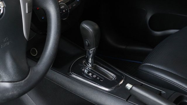 實車實價!原廠IKEY 定速 恆溫 17吋鋁圈 影音螢幕 HUD 前距雷達 AUTO大燈 LED日行燈 空力套件  第10張相片